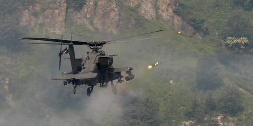Một nhà báo của tờ Defense News, đã chứng kiến cuộc thử nghiệm tổ hợp Apache - Spike của Quân đội Mỹ, tại Bãi thử nghiệm Yuma, vào tháng 8/2019, trong điều kiện địa hình hiểm trở; chiếc AH-64 thử nghiệm nấp sau khe một quả núi, có chiều cao 490 mét và ngắm mục tiêu là mô hình hệ thống phòng không tầm thấp Pantsir S-1 ở sườn dốc đối diện.