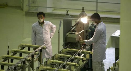 Iran có thể sẽ ngừng làm giàu uranium 20% nếu Mỹ dỡ bỏ tất cả các lệnh trừng phạt. Ảnh: AP