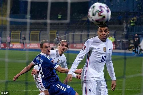 Tình huống Griezmann đánh đầu ghi bàn đẹp mắt, sau quả tạt của Rabiot