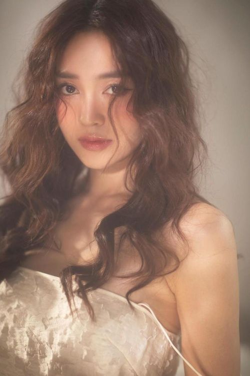 Ninh Dương Lan Ngọc là tên tuổi đang hot trong showbiz. (Ảnh: FBNV)