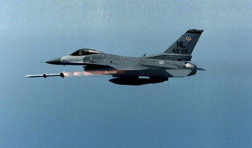 Nó ra đời nhằm thay thế cho mẫu tên lửa dẫn đường bằng radar bán chủ động AIM-7 Sparrow vốn được đánh giá là kém hiệu quả.