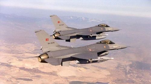Sức mạnh của AIM-120 được coi là ngang ngửa và thậm chí có phần nhỉnh hơn về phạm vi tác chiến so với R-77 của Nga.