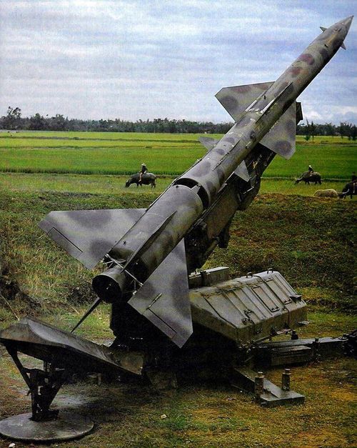 Hệ thống phòng không S-75 di động, được phát triển dựa trên hệ thống phòng không Berkut. S-75 sử dụng tên lửa V-750. Ngoài ra, bệ phóng SM-63 và phương tiện vận tải PR-11 cũng được phát triển. Năm 1957, hệ thống phòng không S-75 được đưa vào trang bị.