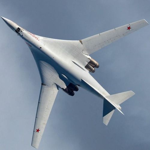 Dù đã ra đời từ năm 1981, tới nay máy bay ném bom chiến lược Tu-160 của Nga vẫn nắm giữ một loạt các kỷ lục hàng không, trong đó có kỷ lục máy bay ném bom chiến lược nhanh nhất.