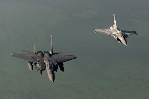 Trong khi đó, chiến đấu cơ F-35 Lightning II, vốn được kỳ vọng sẽ có thể thay thế được tiêm kích F-15 thế hệ cũ, tới nay cũng không thể giành được nhiều sự quan tâm của Không quân Mỹ.