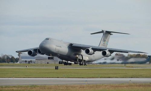 C-5M Galaxy có trọng lượng rỗng 172 tấn, trọng lượng cất cánh 382 tấn, trong khi trọng lượng cất cánh tối đa lên tới 418 tấn.