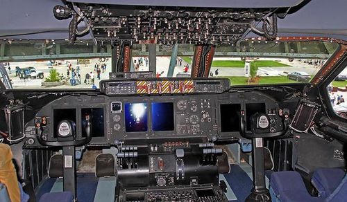 Được nâng cấp cho tác chiến trong thời đại mới nên C-5M Galaxy được trang bị các thiết bị điện tử hiện đại.