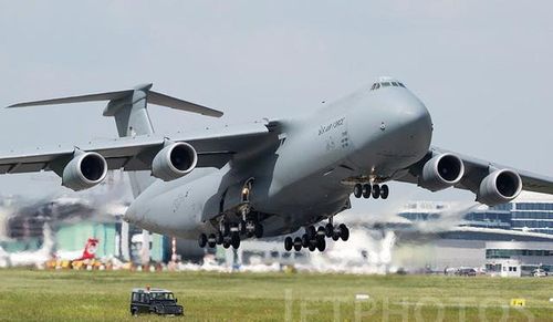 C-5M Galaxy thuộc dòng máy bay vận tải quân sự lớn bậc nhất thế giới, loại máy bay này do hãng Lockheed thiết kế chế tạo.