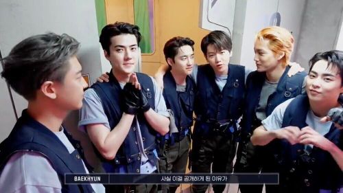 Vào đúng ngày kỉ niệm 9 năm thành lập nhóm, EXO đã tung một video "spoiler" tung thính gửi đến fan.