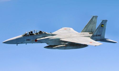 Trong nhiều năm, chủ trương của Nhật Bản là bố trí thường xuyên 4 chiếc tiêm kích F-15J hoặc chiến đấu cơ hạng nhẹ F-2 (biến thể của F-16 do Nhật Bản chế tạo) để đánh chặn máy bay Trung Quốc. Tuy nhiên, mọi hoạt động cất cánh khẩn cấp, sẽ gây tâm lý căng thẳng cho phi công và hao mòn máy bay chiến đấu. Đây là điều Trung Quốc luôn mong muốn.