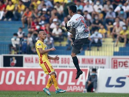 Thanh Thắng nhận án phạt nặng sau những gì diễn ra trong trận đấu với Đông Á Thanh Hóa vòng 9. Ảnh: TPHCM