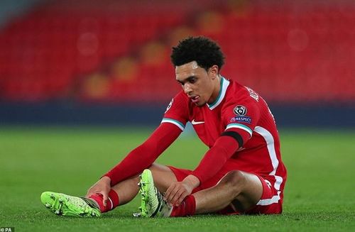 Trong khi Alisson "hoàn thành nhiệm vụ" thì ở phía trên các đồng đội của anh là Salah, Firmino lại hoàn toàn "bất lực" trước khung thành Real. Cơ hội nguy hiểm được tạo ra không phải là ít nhưng những chân sút áo đỏ có một ngày vô duyên đến lạ.