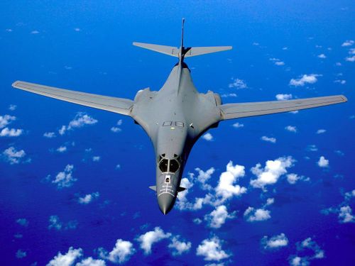 Khi giang cánh bay thấp sát mặt đất, B-1 có thể “núp” dưới “vùng mù” các radar phòng không của Liên Xô, vốn không thể phân biệt được chuyển động và kích thước của B-1, với một chuyển động khác gần mặt đất.