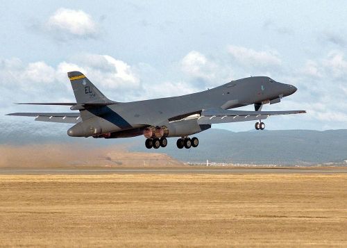 Mặc dù máy bay ném bom tàng hình B-21 Raider theo kế hoạch sẽ thay thế B-1, nhưng việc nâng cấp khung máy bay, buồng lái và hệ thống thông tin liên lạc vào năm 2015, sẽ giúp B-1 tiếp tục hoạt động trong ít nhất một thập kỷ nữa.