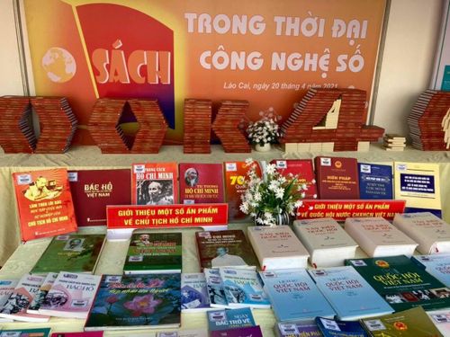 Các gian hàng sách, xuất bản phẩm được trưng bày tại Ngày hội sách
