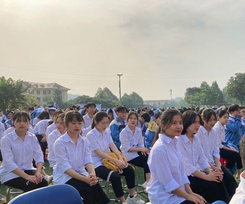 Đông đảo HS tham gia Ngày hội sách