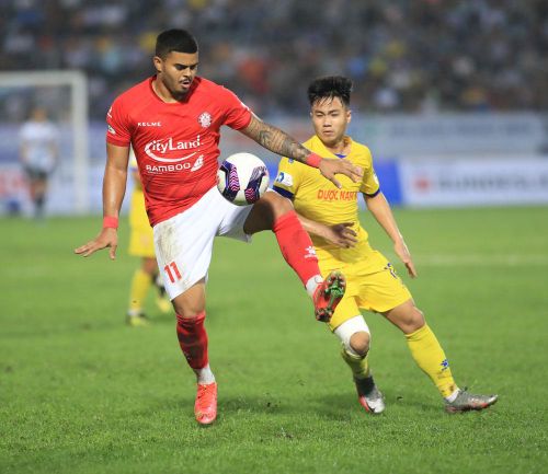 Joao Paulo và 2 người đồng hương Barros - Silva phải rời TP.HCM vì quá kém cỏi. Ảnh: VPF