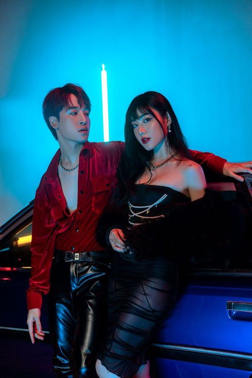  MV dài hơn bốn phim, bám sát nội dung bản pop R&amp;B buồn. 