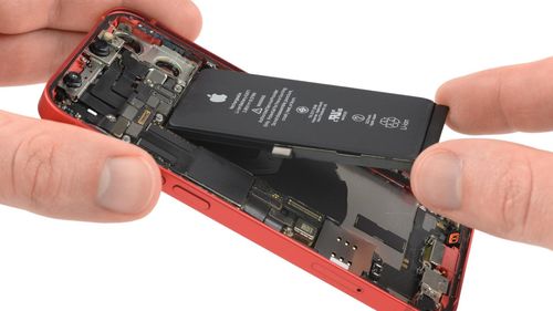Apple vừa thay đổi chính sách bảo hành dòng iPhone 12 tại Việt Nam. Ảnh: iFixit.