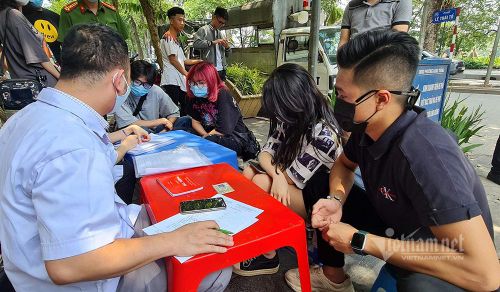 Những người không đeo khẩu trang khi tham gia giao thông chủ yếu là thanh niên