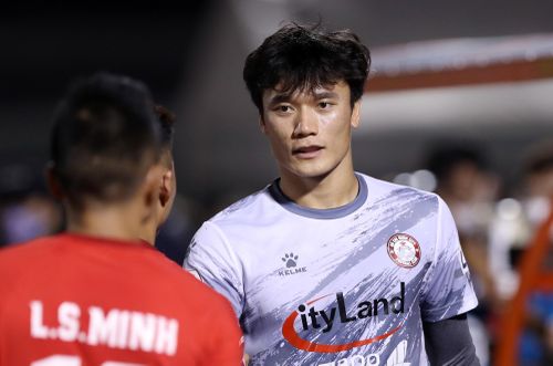  Trận này, ngoài sự tỏa sáng của Lee Nguyễn, cũng phải ghi nhận những nỗ lực đến từ Bùi Tiến Dũng. Thủ thành sinh năm 1997 thi đấu tốt và có nhiều pha cứu thua xuất sắc giúp chủ nhà duy trì lợi thế. Chiến thắng 3-0 giúp CLB TP.HCM chấm dứt chuỗi 3 trận không thắng, đồng thời thắp lên hy vọng dù là mong manh để chen chân vào nhóm tranh chức vô địch ở giai đoạn 2. 