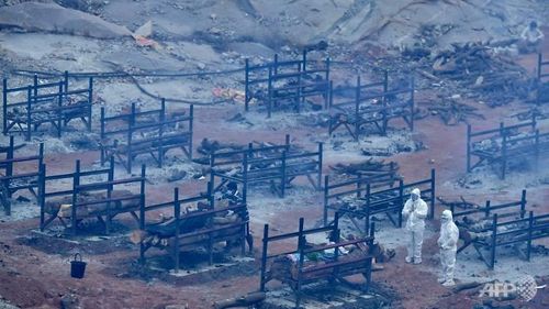 Một địa điểm hỏa táng tập thể tại Ấn Độ. Ảnh: AFP.