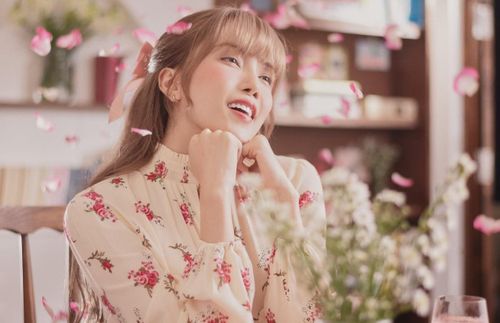 Thiều Bảo Trâm dễ thương, nữ tính trong MV Love Rosie.
