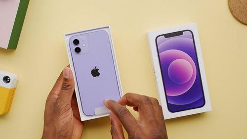 Các thông số khác bao gồm bộ xử lý A14 Bionic, RAM 4 GB cùng bộ nhớ trong 64/128/256 GB. Pin dung lượng 2.815 mAh, hỗ trợ sạc nhanh 20 W.