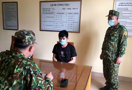 Ngày 10/5/2021, Tổ tuần tra kiểm soát của Đồn Biên phòng Bắc Sơn (Bộ đội Biên phòng Quảng Ninh) đã phát hiện, bắt giữ 2 đối tượng người Trung Quốc nhập cảnh trái phép vào Việt Nam.Ảnh TTXVN phát