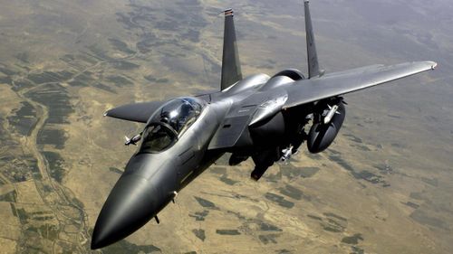  Tốc độ tối đa của F-15 Eagle là 2.655 km/h, nó được mệnh danh là một trong những máy bay chiến đấu hiện đại thành công nhất. F-15 Eagle đã có hơn 100 chiến thắng trước các máy bay khác mà không tổn thất gì, phần lớn trong số đó thuộc về Không quân Israel. Ảnh: Crewdaily. 