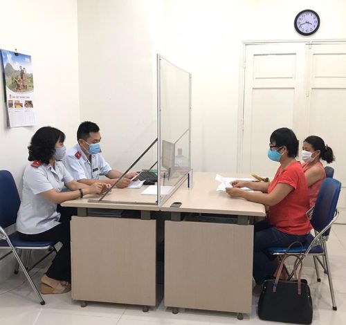 Sở Thông tin và Truyền thông Hà Nội làm việc với những người vi phạm. Ảnh: Sở Thông tin và Truyền thông Hà Nội.