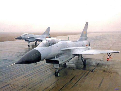Máy bay chiến đấu J-10 được đưa vào biên chế trong Không quân Trung Quốc từ năm 2006. Ước tính có hàng trăm chiếc hiện đang được biên chế, trong đó có khoảng 75 chiếc là máy bay huấn luyện J-10S hai chỗ ngồi. Không quân Trung Quốc có thể cho loại biên những chiếc J-10A cũ, để thay thế bằng J-10C mới.