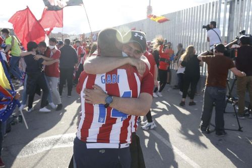  CĐV Atletico đã chờ đợi quá lâu để một lần nữa tận hưởng cảm giác của nhà vô địch La Liga. Lần gần nhất Atletico lên ngôi ở giải đấu số một Tây Ban Nha là mùa 2013/14. 