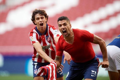  Suarez tạo nên khoảnh khắc ăn mừng đặc biệt cảm xúc tại Wanda Metropolitano. Sau 5 trận "tịt ngòi" ở la Liga, cựu sao Barca ghi bàn. Đây có lẽ là bàn thắng quan trọng nhất của Suarez cho Atletico ở mùa này. 