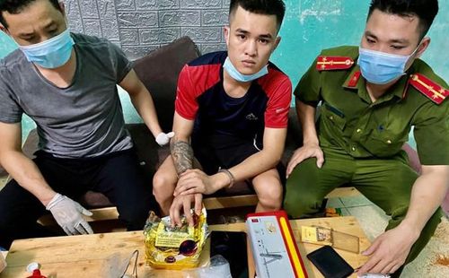 Thả chó dữ tấn công cảnh sát: Ngày 13/5, Công an Thanh Hóa đột kích vào nhà Đoàn Văn Nam (23 tuổi, trú tại Thanh Hóa) đang thuê căn nhà ở huyện Quảng Xương để buôn bán ma túy. Khi phát hiện cảnh sát đột kích, hắn ta thả chó dữ tấn công khiến hai người bị thương. Khám xét nơi ở của nghi phạm, cảnh sát thu 15 gói ma túy tổng hợp dạng đá và ketamie có trọng lượng một kg cùng nhiều tang vật liên quan.