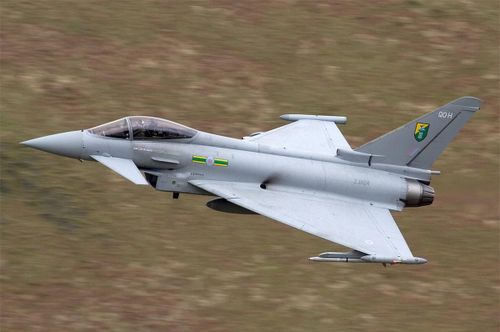 Ngày nay, Eurofighter Typhoon vẫn phục vụ trong lực lượng Không quân Anh, Đức, Italy và Tây Ban Nha. Đã có khoảng 571 chiếc Typhoon được sản xuất từ 2003 đến cuối năm 2020. Eurofighter Typhoon được bến đến là loại máy bay nhanh nhẹn và hiệu quả trong không chiến. Ảnh:Airliners.