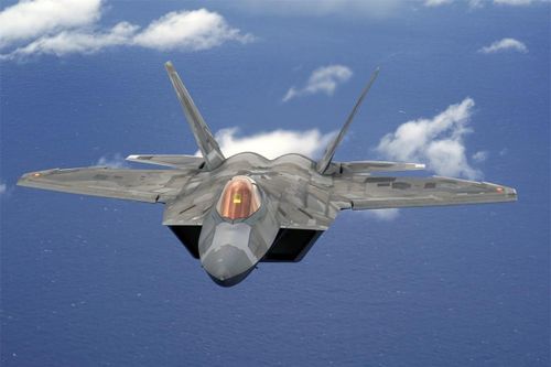 Lockheed Martin F-22 Raptor (2.414 km/h):F-22 Raptor là máy bay tiêm kích thế hệ thứ 5 sử dụng kỹ thuật tàng hình đầu tiên trên thế giới. Chiến đấu cơ với biệt danh "chim ăn thịt" được phát triển dành riêng cho quân đội Mỹ. Nó tiên tiến đến mức Chính phủ Mỹ đã ra lệnh cấm xuất khẩu dòng máy bay này. Ảnh:Defence-blog.