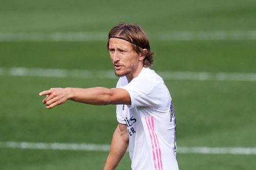  Theo Squawka, Modric duy trì tỷ lệ chuyền bóng chính xác lên tới 88,3%. Anh có 4 bàn thắng và 3 kiến tạo cho tới lúc này. Lần đầu tiên kể từ mùa giải 2011/12 (khi còn khoác áo Tottenham), Modric mới lại có 4 bàn thắng trong một mùa ở giải VĐQG. 