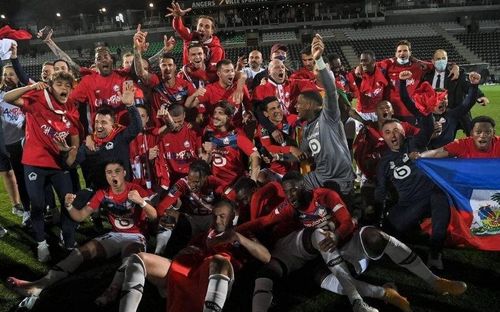 Lille ăn mừng chức vô địch Ligue 1 đầu tiên kể từ năm 2011. (Ảnh: Getty Images) 
