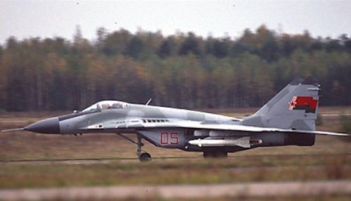 MiG-29 với tên lửa R-77