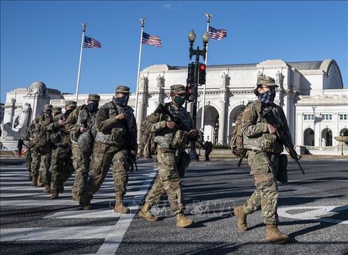 Lực lượng vệ binh quốc gia Mỹ được triển khai tại Đồi Capitol ở Washington DC, Mỹ, ngày 19/1/2021. Ảnh: AFP/TTXVN