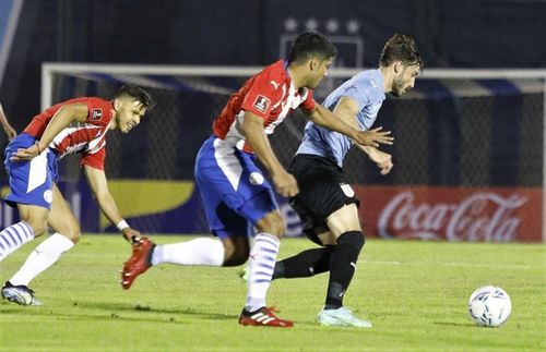 Tuy nhiên, đội chủ nhà gặp rất nhiều khó khăn trước Paraguay