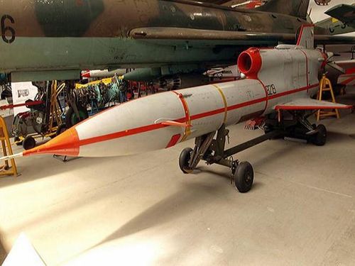Lý do là bởi chiếc Tu-143 có đường bay khá đơn giản, tốc độ tương đối chậm, không có khả năng lẩn tránh mục tiêu phòng không như tiêm kích có người lái đích thực.