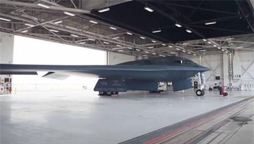 Máy bay ném bom chiến lược B-2 Spirit cũng sẽ dần được thay thế bởi B-21 Raider