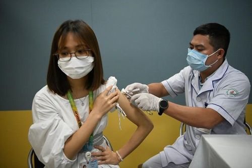 Tiêm vắc-xin Covid-19 cho các đối tượng ưu tiên