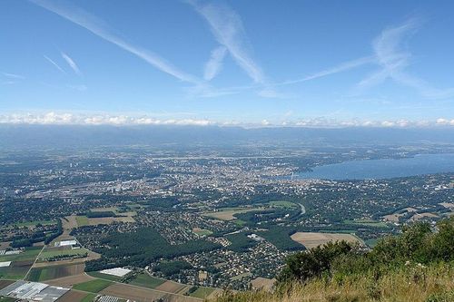 Geneve là một trung tâm tài chính và trung tâm toàn cầu về ngoại giao với sự hiện diện của nhiều tổ chức quốc tế, bao gồm cả trụ sở của nhiều cơ quan của Liên Hợp Quốc và Chữ Thập Đỏ. Ảnh: Wikipedia.