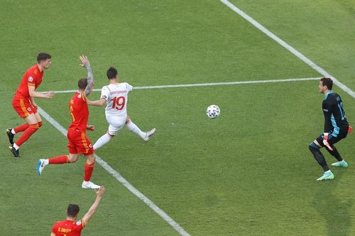  Phút 85, Mario Gavranovic băng xuống dứt điểm tung lưới Xứ Wales. (Nguồn: AFP) 