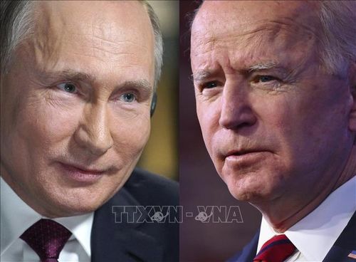 Tổng thống Nga Vladimir Putin (trái) và người đồng cấp Mỹ Joe Biden (phải). Ảnh: AFP/TTXVN