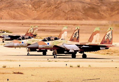 Do đó, thảm họa của Iraq không phải do thiếu thiết bị, mà là do thiếu sự chuẩn bị. Israel là khách hàng nước ngoài đầu tiên của cả F-15 và F-16 và ngày nay không quân nước này vẫn tiếp tục phụ thuộc rất nhiều vào cả hai loại máy bay chiến đấu này.