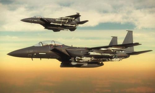 Xét về chi phí khai thác, theo tạp chí Time, F-15C tốn 41.921 USD cho một giờ bay, con số này ở Su-30 ước tính vào khoảng 40.000 - 45.000 USD. Rõ ràng nhìn qua các chỉ số trên thì Su-30 đắt đỏ hơn hẳn F-15.